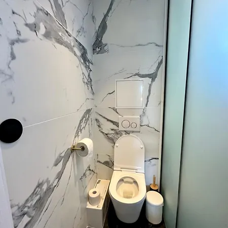 Bright Cocoon Floor - Chez Ela *