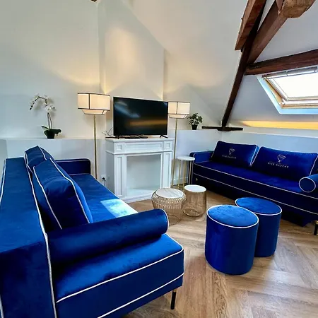 Bright Cocoon Floor - Chez Ela *