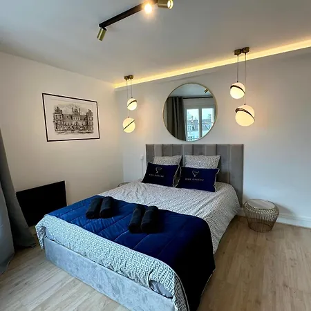 Bright Cocoon Floor - Chez Ela