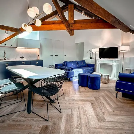 Bright Cocoon Floor - Chez Ela *