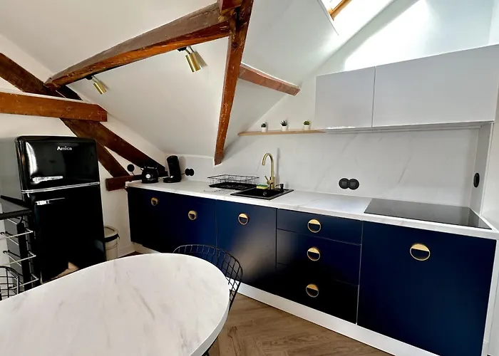 Bright Cocoon Floor - Chez Ela *